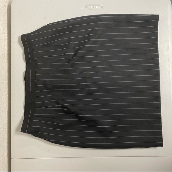 RUE Twenty One Business Skirt Suit - Picture 4 of 10